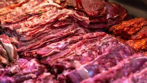 ANPC trage semnalul de alarmă. Lichidul din carne ascunde riscuri uriașe