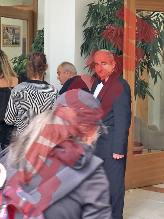 Vasile Muraru a ajuns la locul în care este depus trupul neînsuflețit al lui Alexandru Arșinel (Foto: CANCAN.RO)