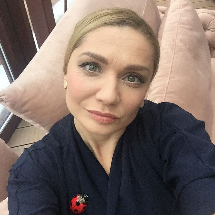 Cristina Cioran, prima apariție în calitate de prezentatoare la “Acces Direct”. Ce ținută a ales și care a fost mesajul transmis