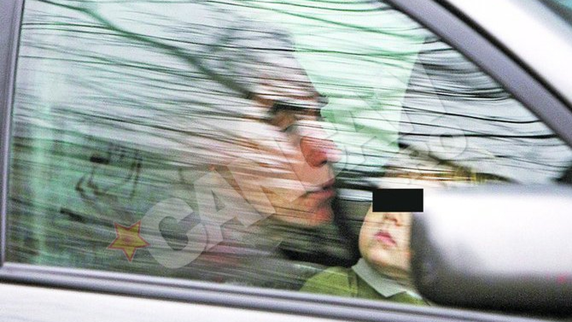 Juniorul, copilot la doi ani. Petrus si Petrica stau in fata fara frica