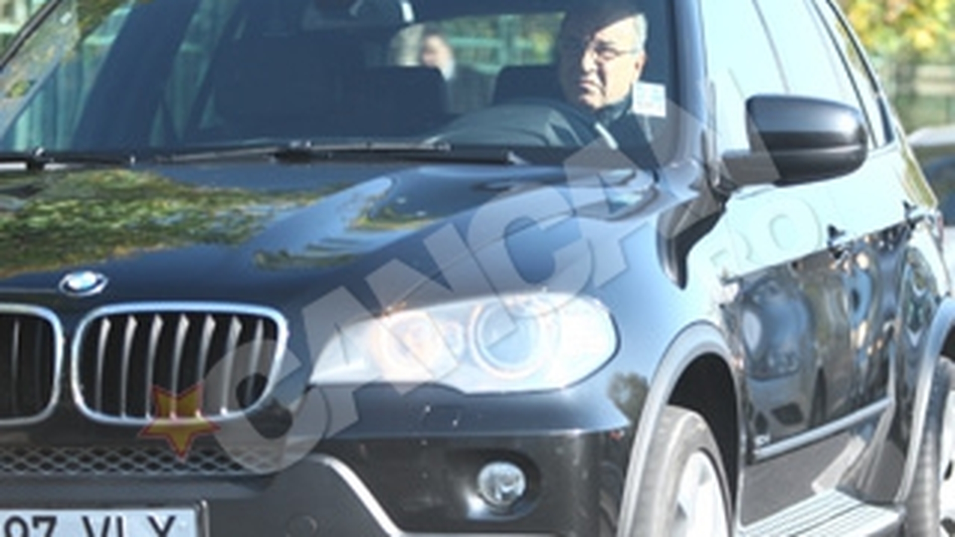 Ce bine o duc oficialii lui "Mitica de la Liga"!  Vali Alexandru conduce un bolid de 65.000 de euro