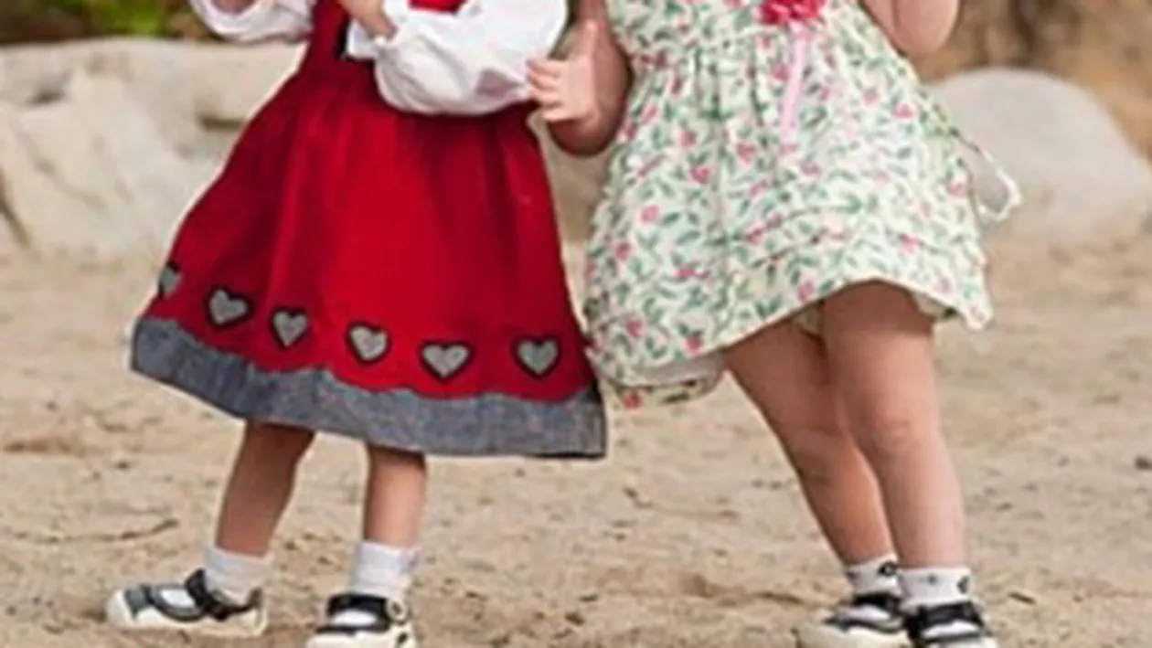 VIDEO Doua fetite isi pot citi gandurile si pot vedea una prin ochii celeilalte!