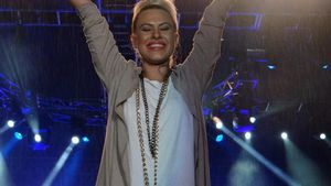 Ea este prima cântăreaţă din România care urca pe aceeaşi scenă cu Adele, PSY şi Pitbull: "La asta chiar nu m-am aşteptat"