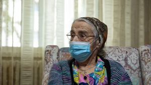 Tanti Oița din Ploiești a învins coronavirusul la 96 de ani. Care este povestea bătrânei