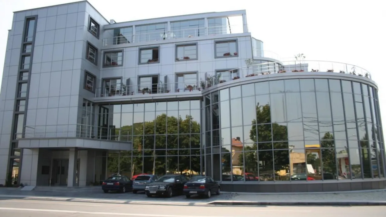 Incendiu la hotelul fostului fotbalist Răzvan Raţ, din Slatina. Turiștii, evacuați