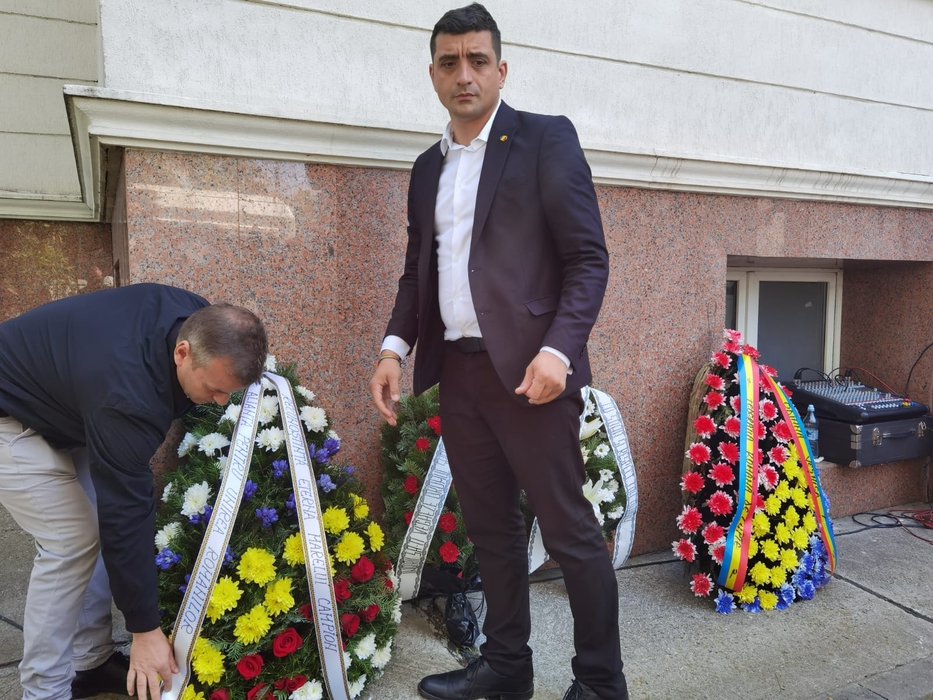 Zeci de coroane de flori, depuse la Clubul Sportiv Dinamo. Ivan Patzaichin va fi înmormântat astăzi, cu onoruri militare