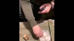 Am aflat motivul ritualului bizar. De ce își ung soldații ucraineni gloanțele cu grăsime de porc