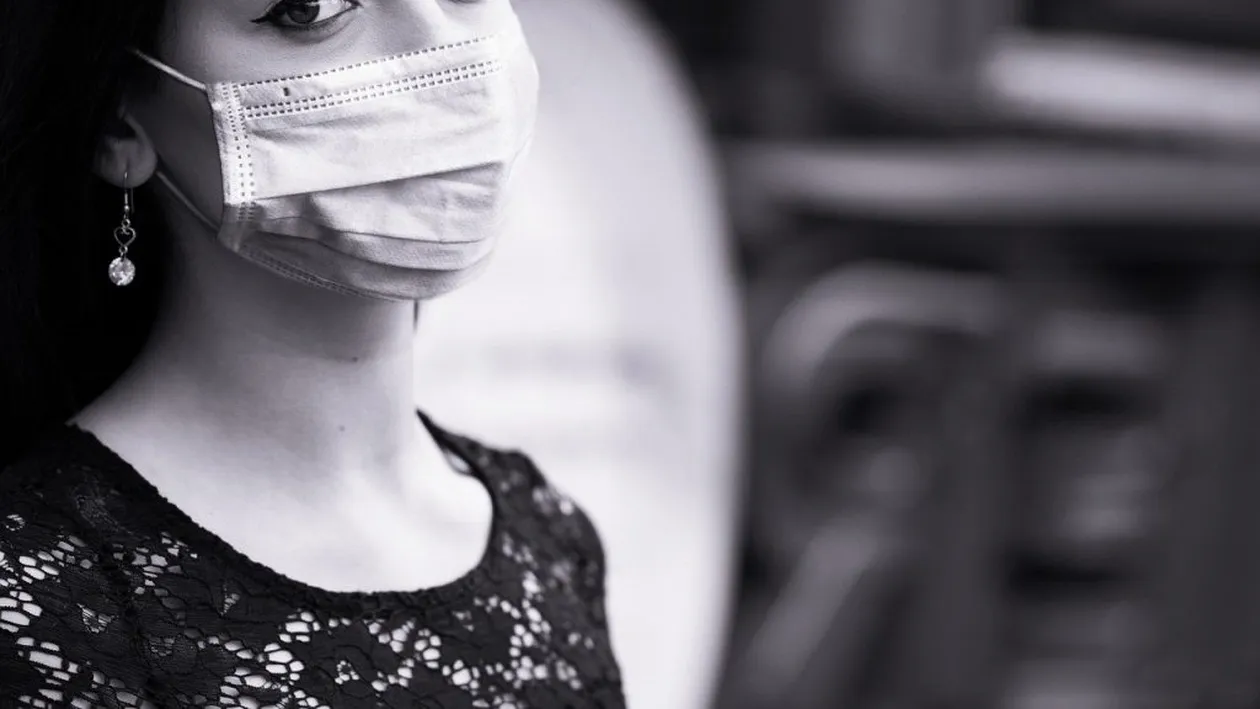 Masca devine de la 1 august obligatorie și la mare. Cum putem să ne infectăm la plajă și în locurile aglomerate. Medic: „Aceste particule pe care nu le vedem...”