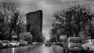 Surpriză neplăcută pentru un șofer bucureștean. Cu ce mesaj s-a trezit pe mașină, după ce a parcat în zona Colentina