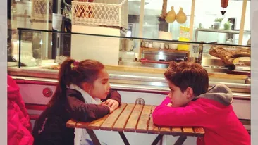 Ce se distrează fotbalistul în compania micuţilor! Adrian Mutu şi-a pus toţi copiii pe internet! Nu-i aşa că-s drăguţi?