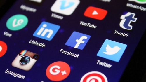 Doi foști iubiți l-au șantajat pe un amic pe Facebook, după ce l-au împrumutat cu bani! Pedeapsa primită de inculpați de la magistrații din Constanța