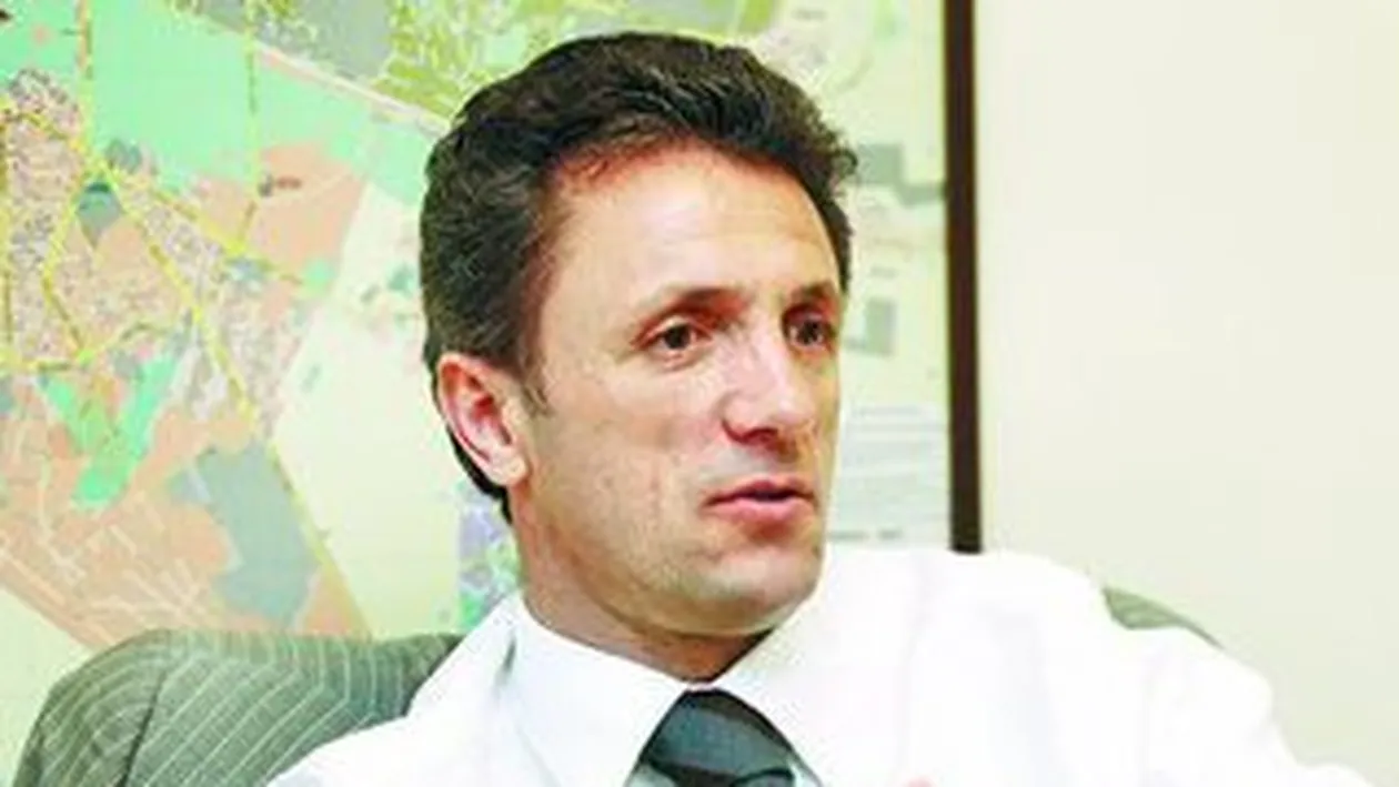 Fiscul a scos la vanzare autocarul scolii de fotbal ce poarta numele lui Gica Popescu