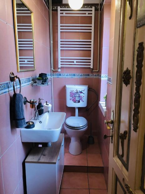 Prețul unui apartament în centrul Capitalei a creat isterie pe Internet! Suma ireală pe care o cere proprietarul: ”La bucătărie, trebuie să stai în genunchi să gătești”