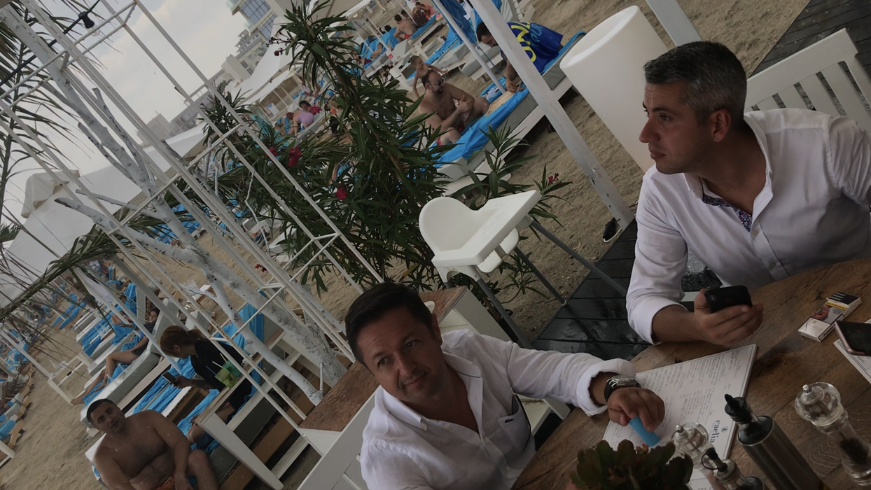 Marius Dunca a făcut senzație pe ”plaja milionarilor”