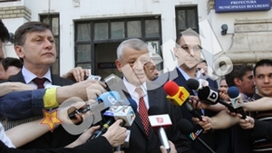 A strans 177.603 semnaturi. Sorin Oprescu si-a depus candidatura pentru un nou mandat de primar general