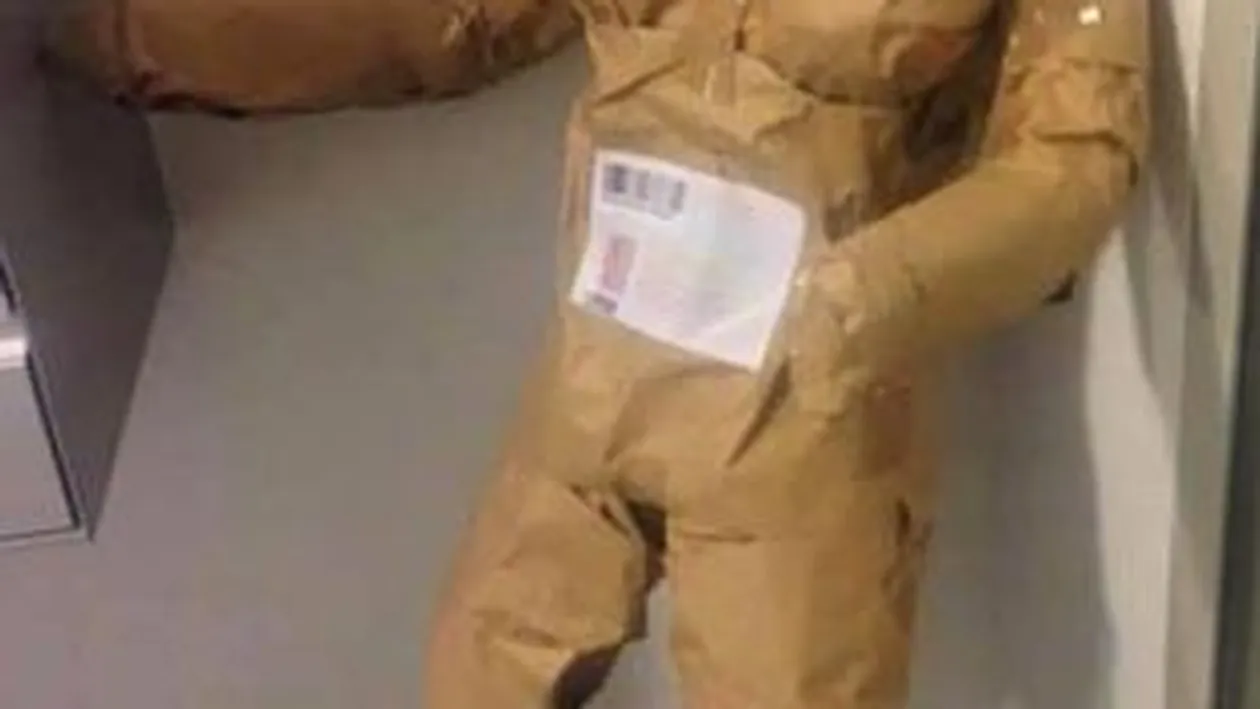 Un bărbat, beat de supărare că Anglia a pierdut campionatul, a comandat o păpușă sexuală pe internet. Cum a reacționat când s-a trezit cu comanda la ușă