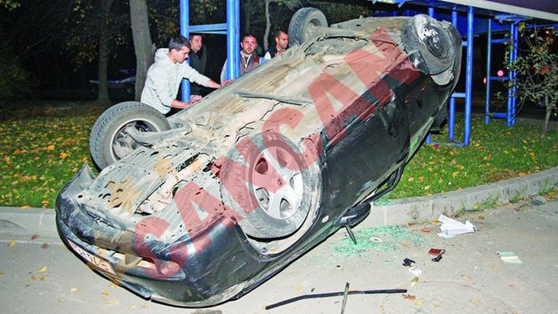 S-a rasturnat cu masina in mijlocul Bucurestiului