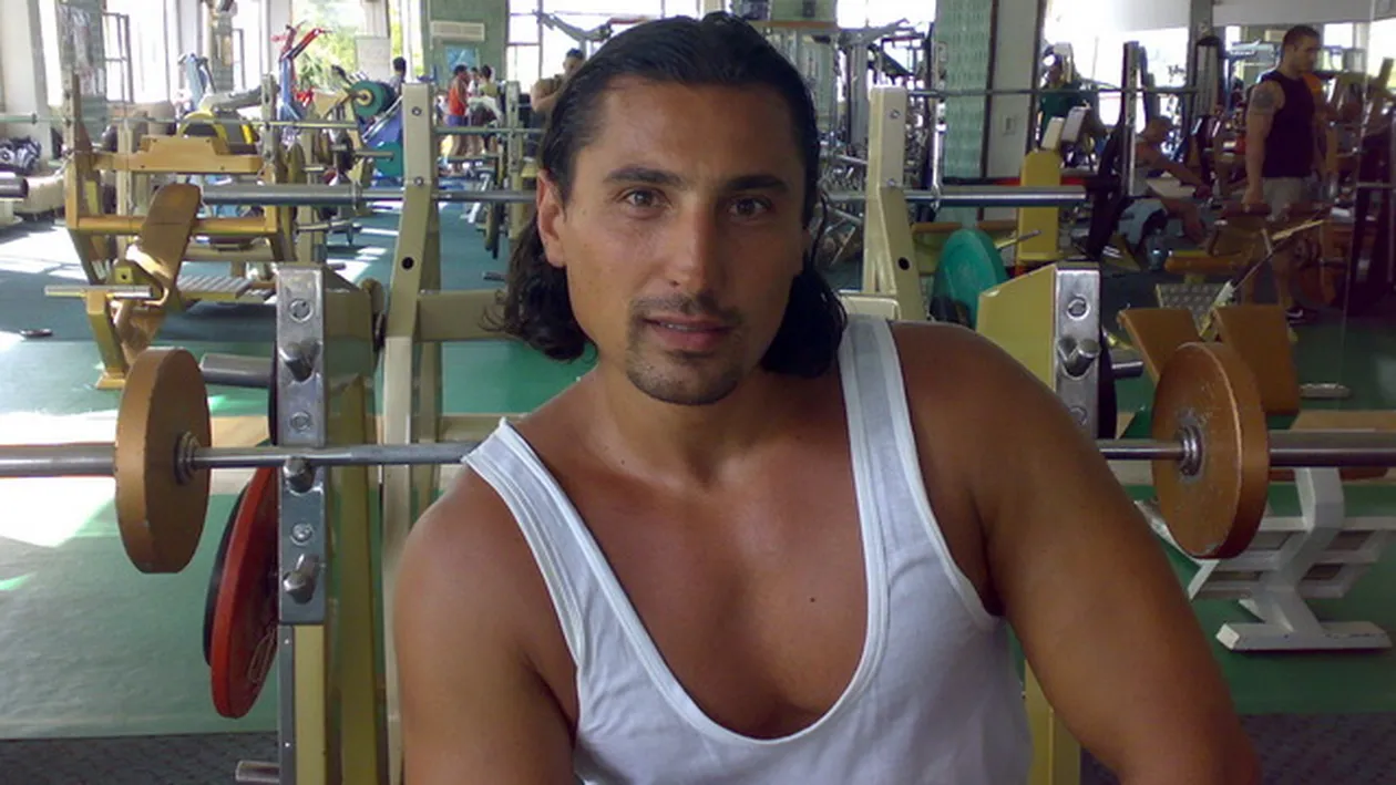 E casatorit, dar se vinde pentru sex! Un maseur celebru cauta cliente la matrimoniale si isi lauda barbatia cu poze si vorbe