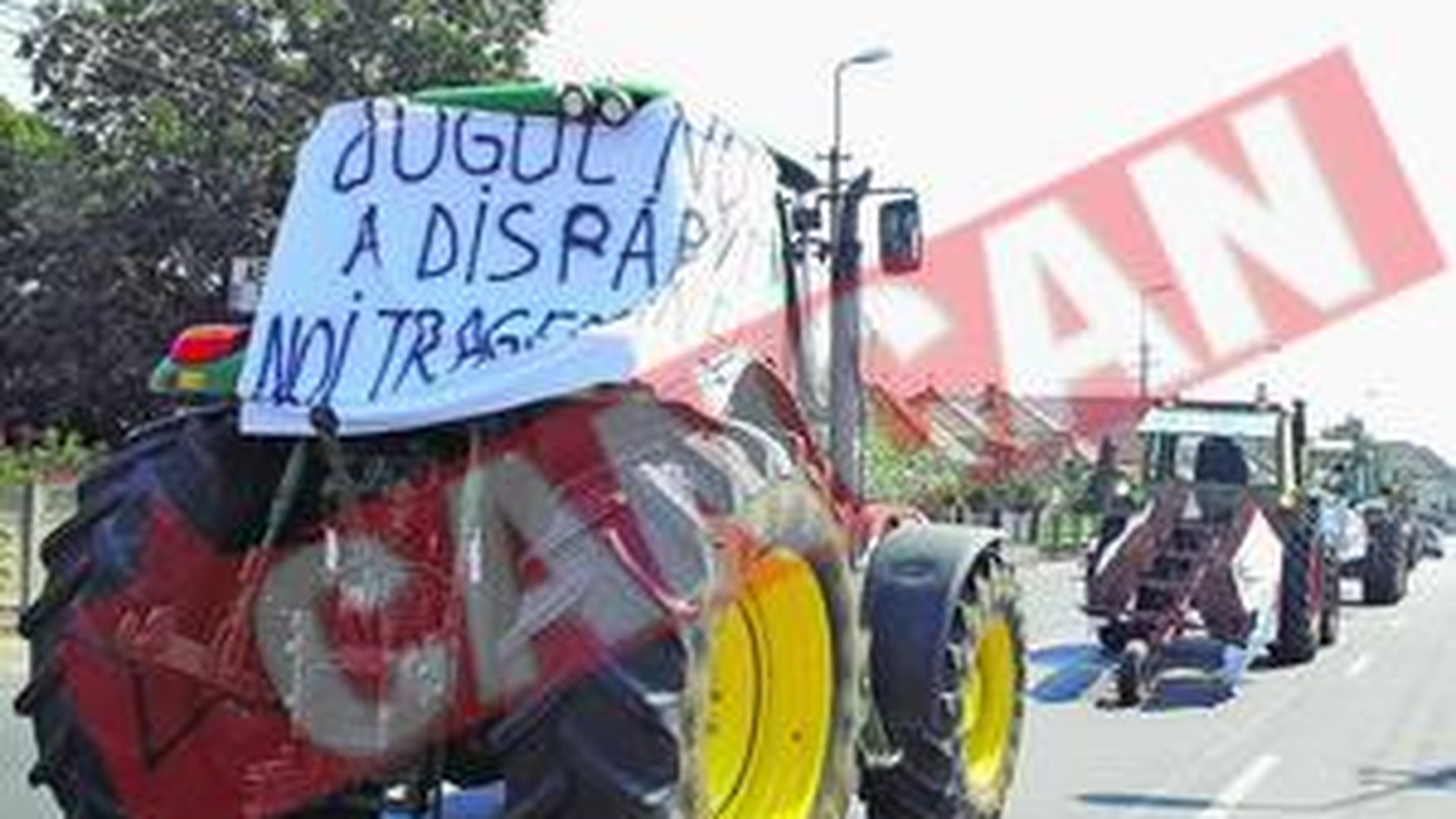 Au iesit cu tractoarele In strada ca sa ceara ieftinirea motorinei