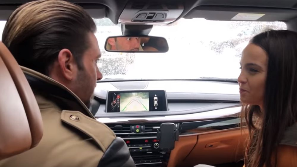 Ce ține Dorian Popa în torpedoul BMW-ului! Un pistol așezat pe Biblie: „Una e să te aperi, alta e să-ți bați joc de viața ta!”