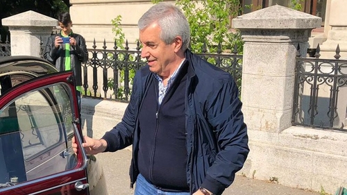 Raliul autovehiculelor de epocă de la Ploiești. Cu ce mașină a venit Călin Popescu Tăriceanu. FOTO