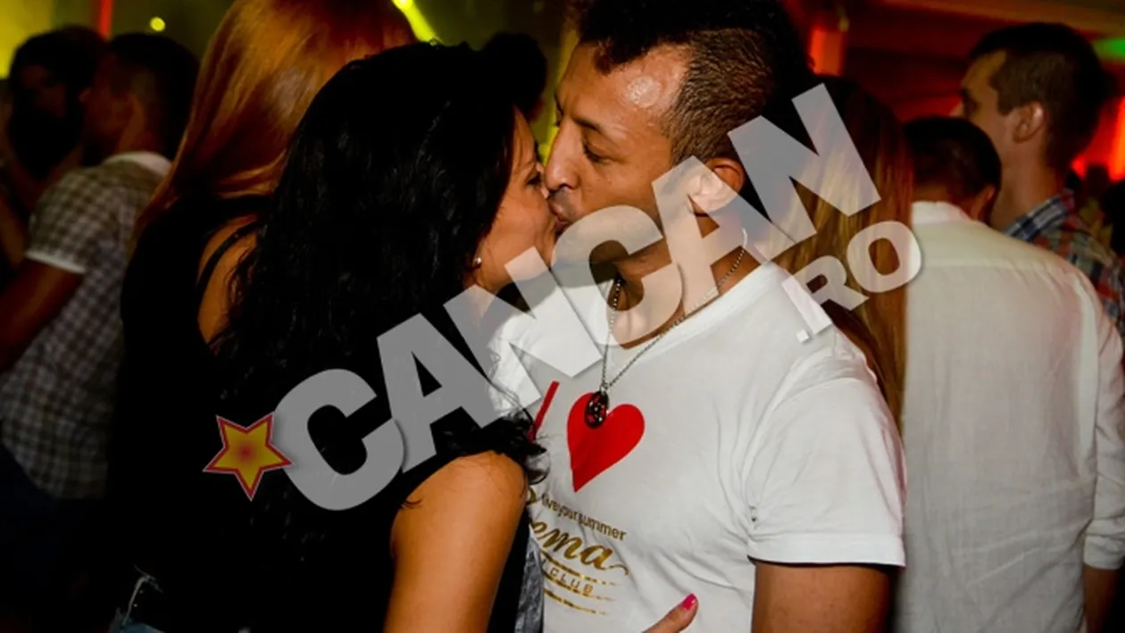 Dezmat total la mare! Kamara se bucura din plin de viata de burlac! A sarutat cu foc o bruneta, dupa care a incins ringul de dans cu alta