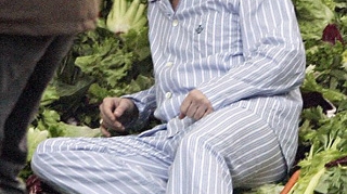 Cum scapa Johnny de Angelina