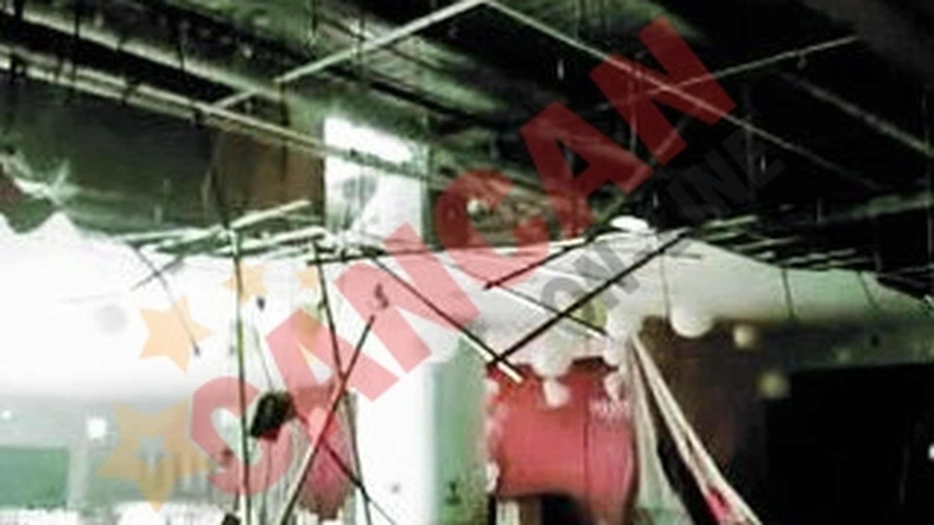 Panica intr-un centru comercial din Capitala: Tavanul s-a prabusit langa cumparatori