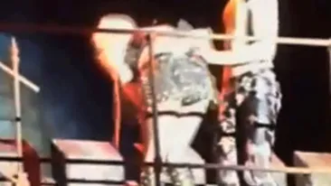 VIDEO Lady GaGa i-a oripilat pe fani! A vomitat pe scena in ultimul hal!