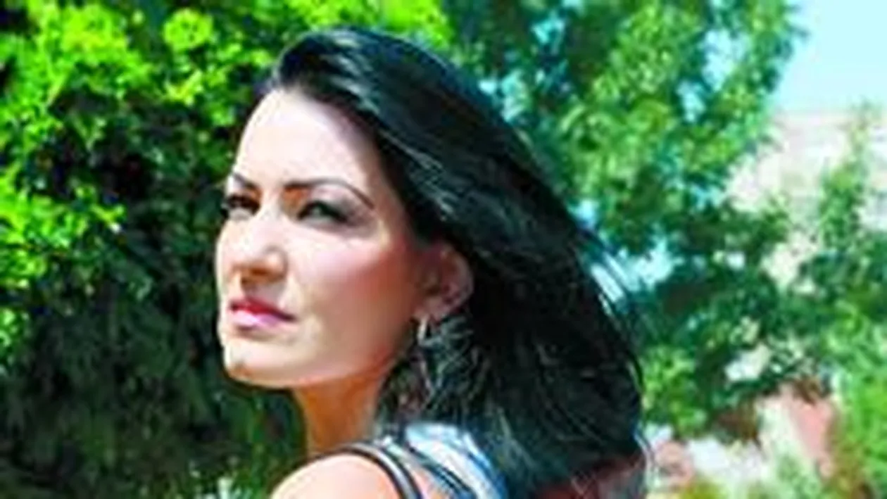 Silvia de la Vegas are parul de 1 metru