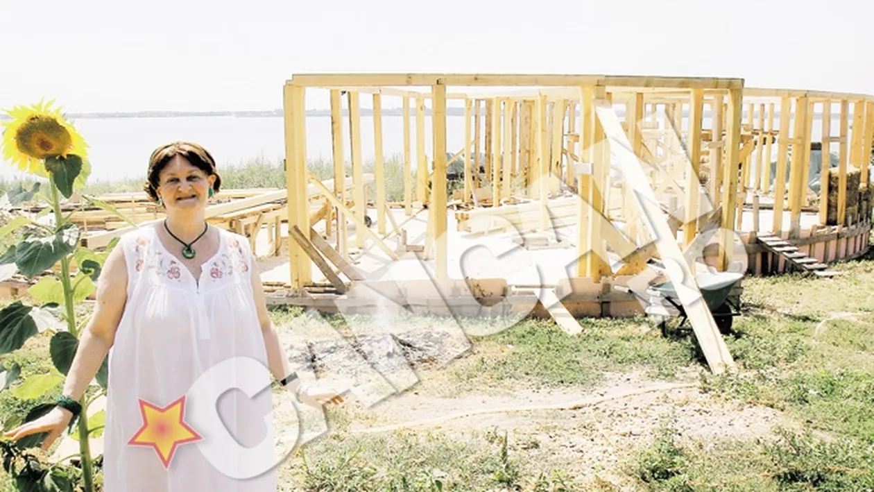 Mama lui Oreste investeste intr-un proiect inedit.  Isi face vila de lux din paie si din chirpici!