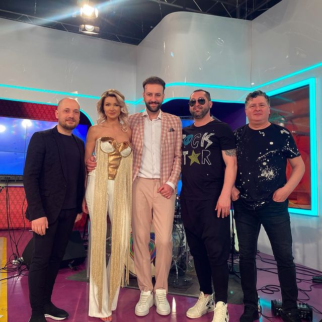 Tamy, alături de Tonic Band, trupa în care activează