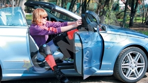 Roxana Ciuhulescu a sarit din masini la kangoo-jumping