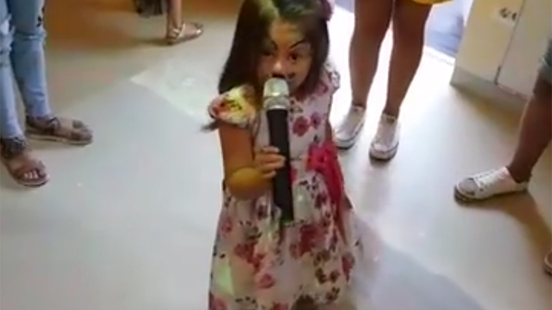 Anais, fiica lui Nicolae Guţă, îi calcă pe urme manelistului! A cântat la petrecerea de ziua ei