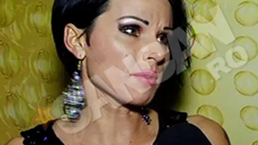 Primul sarut era s-o lase fara un dinte pe Roxana Marinescu! A fost la 13 ani, am plans cand s-a intamplat!