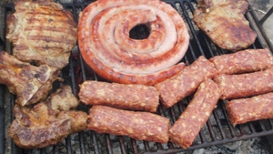 Ai mare grija cu gratarul de 1 Mai! Cum sa prepari carnea fara sa devina o bomba periculoasa in stomac