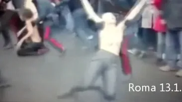 Militantele de la Femen au făcut iar scandal! S-au dezbrăcat în timp ce Papa rostea rugăciunea Angelus!