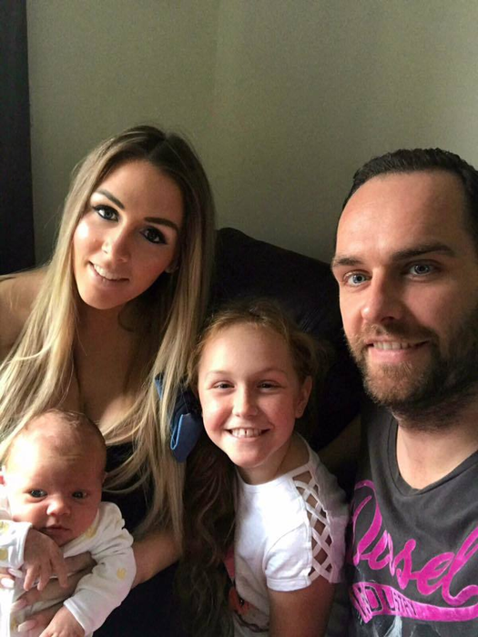 Claire Hutchins şi Beau Thompson i-au pus numele copilului lor Jaxx. Sursa foto: Facebook