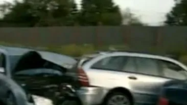 Opt autoturisme avariate si trei persoane ranite, in urma unui accident provocat de un tanar fara permis