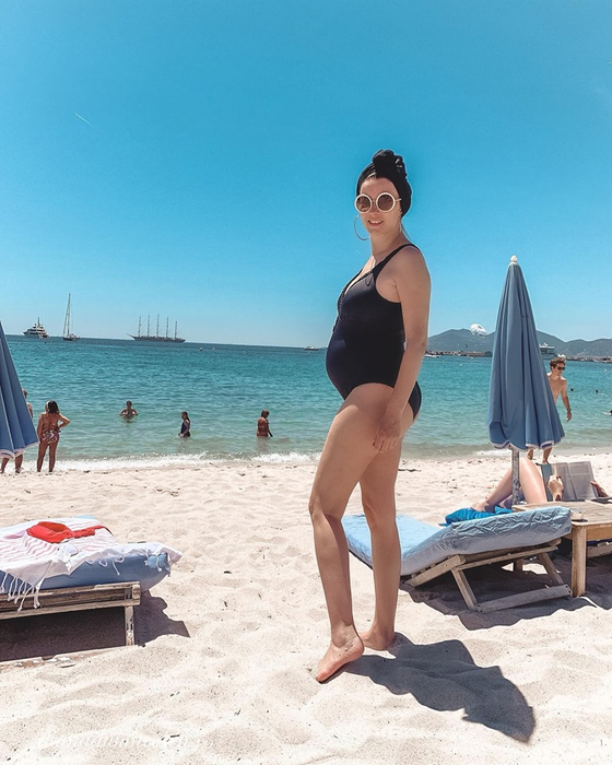 Diana Dumitrescu, mărturisiri neașteptate înainte să nască: “Nu avem relația perfectă”. Vedeta, surprinsă într-un costum de baie sexy, din două piese