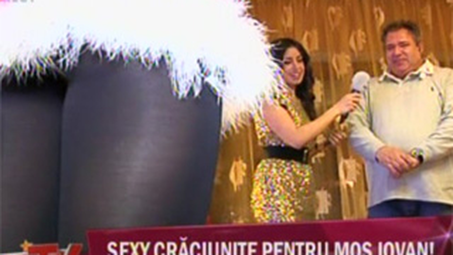 VIDEO Uite ce craciunite sexy l-au vizitat pe Adrian Iovan!