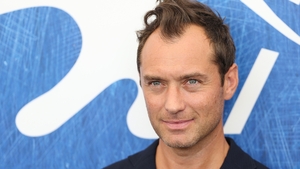 Jude Law, tată pentru a șasea oară la 47 de ani