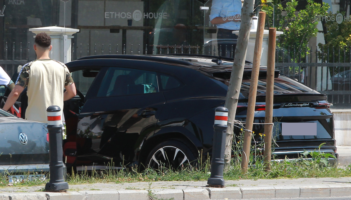 Costa Sponte a primit ca dar de nuntă un superb Lamborghini Ursus, ce valorează 250.000 de euro