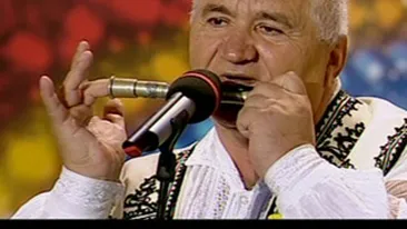 VIDEO Un nene i-a rupt pe toti la Romanii au talent! A cantat la sticla de tuica si la un instrument pe care l-a inventat- digi-fomful!