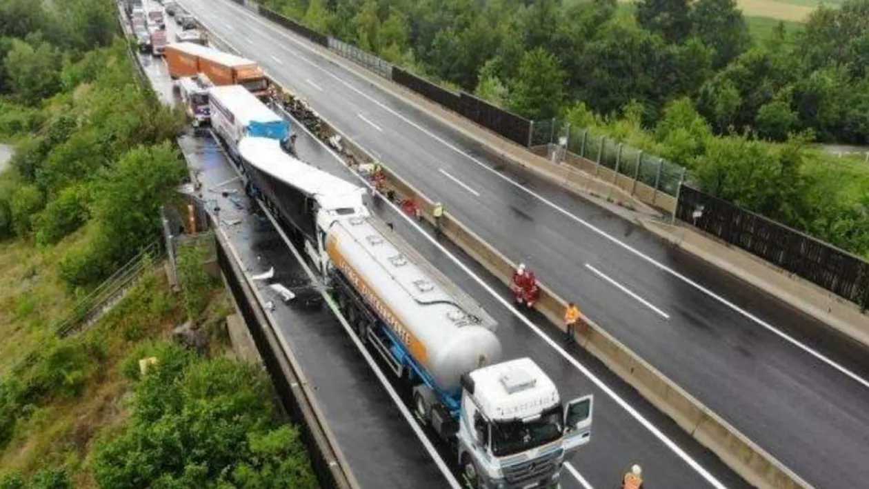 Tragedie în Austria! Doi șoferi de TIR români au murit într-un accident groaznic
