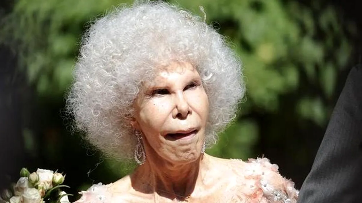 Ducesa de Alba, in costum de baie la 87 de ani! Turistii de pe plajă au rămas socati când au văzut-o