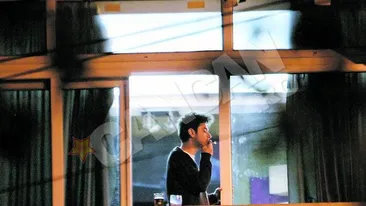 Moga se jura ca fumeaza tutun! Uite jointul, nu e jointul!