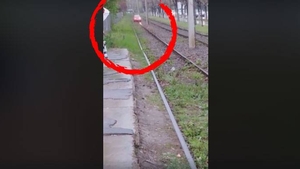 Cu Matiz-ul pe șinele de tramvai. Imagini surprinse în București: cine era la volan