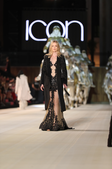Conceptul  Dosso Dossi Fashion Show a luat naştere în urmă cu 15 ani, în 2002, şi aparţine omului de afaceri Ahmet Eraslan