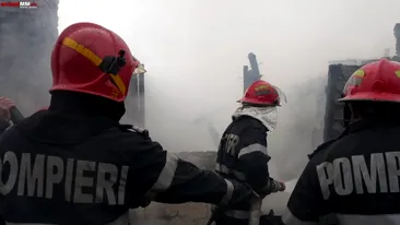Explozie într-un bloc din județul Suceava. O femeie cu arsuri, transportată la spital